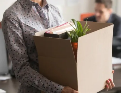 Qué pasa si despides a alguien con contrato indefinido?